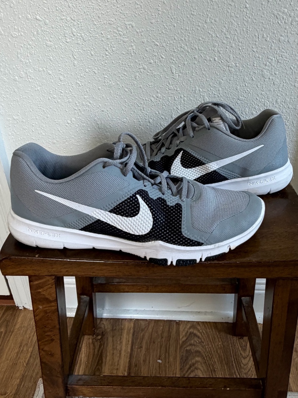 Nike Flex Control Men’s 13 Gray Black White Training Gym Running Shoes
